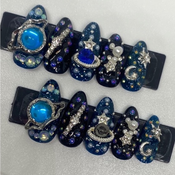 Planet ATLien Blues Handmade Press On Nail Set - Picture 9 of 16